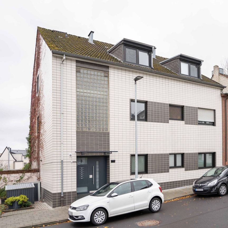 Direkt am Schmölderpark: Schickes DG-Appartement mit Einbauküche! - Photo 1