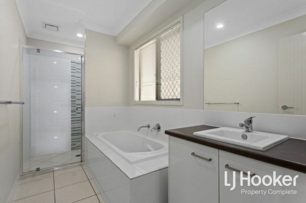 Convenient living in the heart of Yarrabilba! - Photo 1