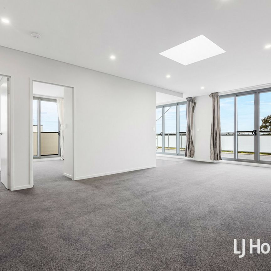 Spacious 3 Bedroom Apartment - Great Location! - Photo 1