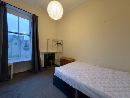 4 bedroom flat to rent - Photo 2