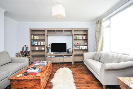 3 bedroom end of terrace house to rent - Photo 3