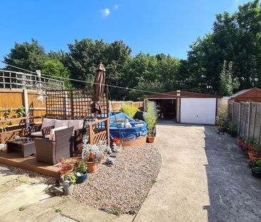 3 bedroom semi-detached house to rent - Photo 4