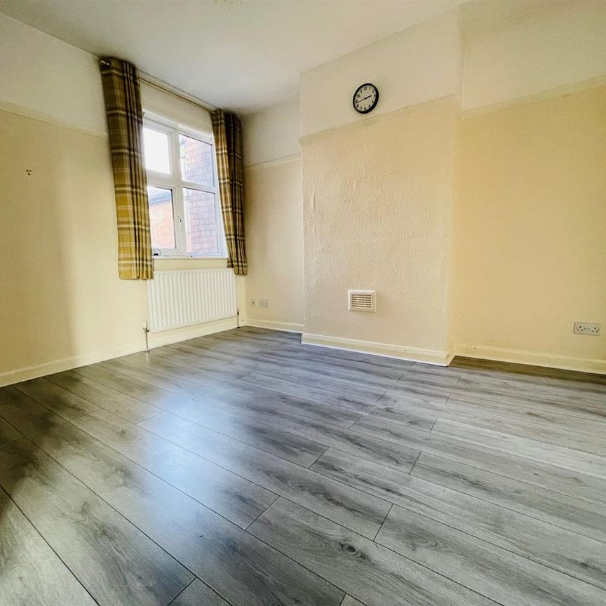 1 Bed Flat - Photo 1