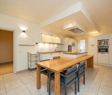 Ruime villa met tuin, bijgebouw en dubbele garage in Zoersel. - Foto 6