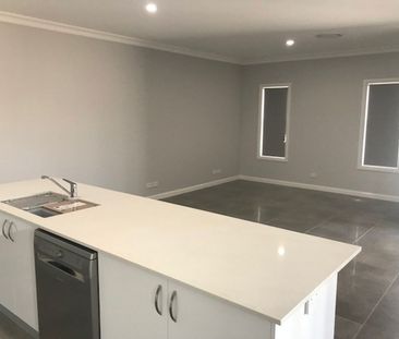 Two Bedroom Modern Unit in Central West Location - Photo 2