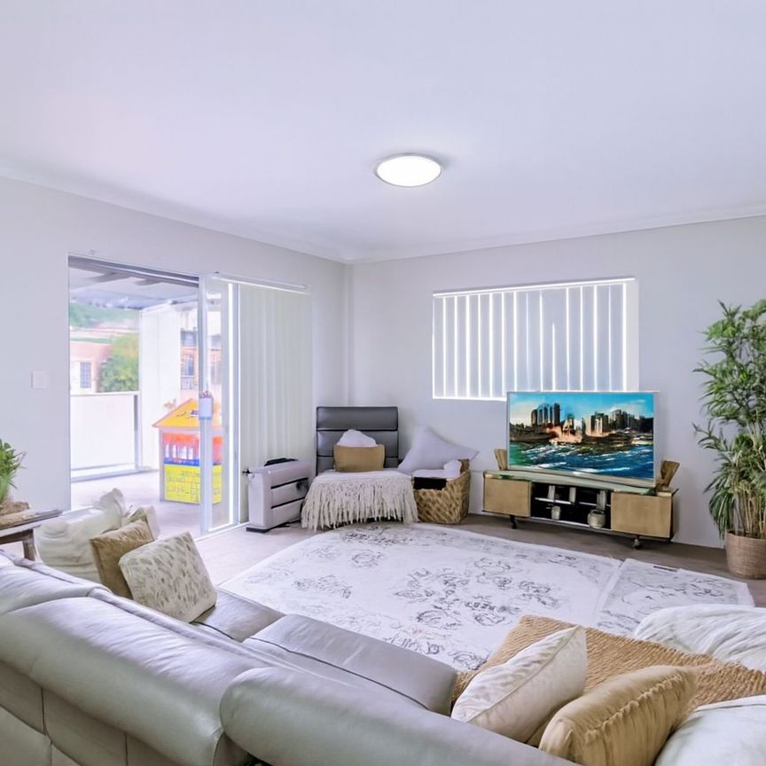 Renovated 2-Bedroom Apartment - Photo 1