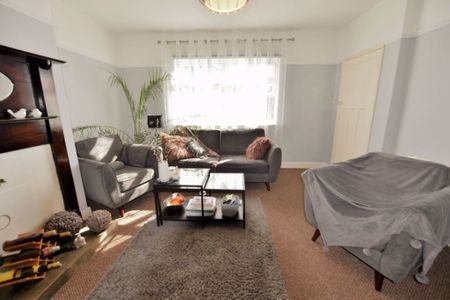 3 bedroom House in Firth Avenue, Leeds - Photo 4