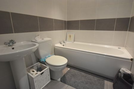 2 Bedroom Flat - Photo 5