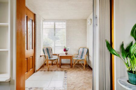 3 Bed, 1 Bath - Photo 2