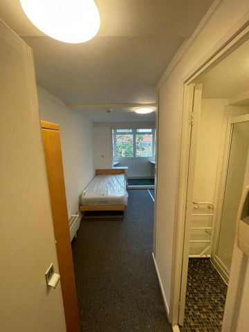 Studio to rent - Photo 2