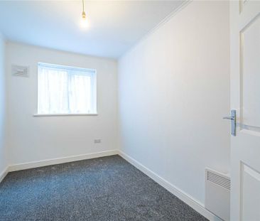 2 bed Flat for rent - Photo 2