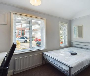 4 bedroom terraced house to rent - Photo 3