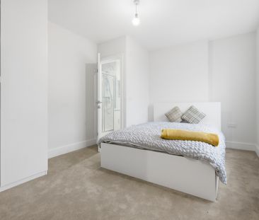 One-Bedroom House share - Photo 3