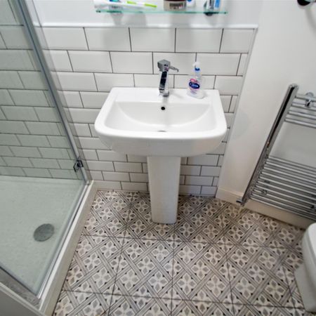 Cliff Road Gardens, Woodhouse, LS6 2EY, Leeds - Photo 4