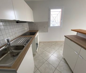 Location Appartement 4 pièces 88m² ORLEANS 45100 - Photo 2
