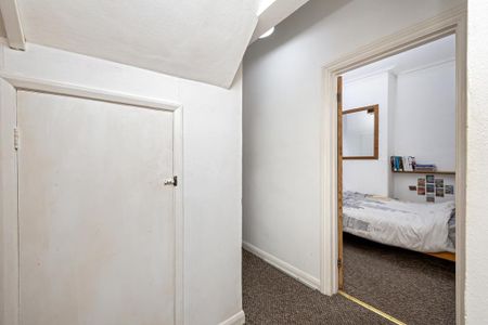 3 bedroom flat to rent - Photo 2