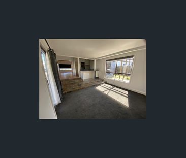 Very Neat 3 Bedroom Home - Photo 1