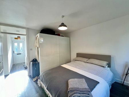 1 Bed Flat, Hervey Road, SE3 - Photo 5