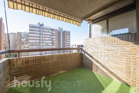 Piso de alquiler en Calle de Alfredo Marqueríe, S/n, La Paz - Photo 2