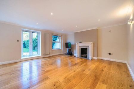 4 bedroom flat to rent - Photo 2