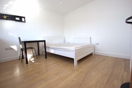 Property to rent - Photo 2