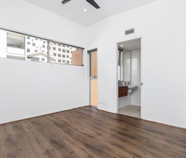 Spacious two bedroom townhouse in the heart of the CBD - Photo 5