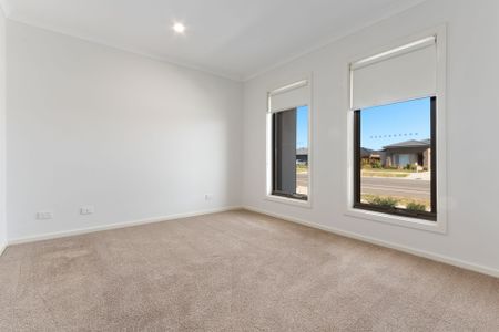 STUNNING ON SKYLARK! - Photo 3