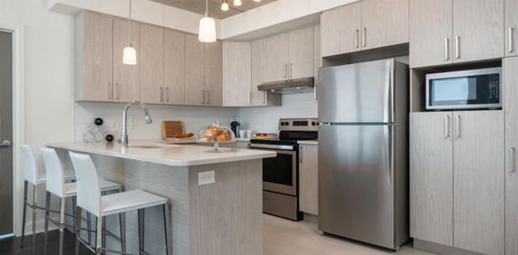 2 Bedroom | 1 Bathroom - 3400 Boulevard Saint-Elzéar W, Laval - Photo 2