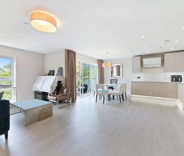 A modern and spacious apartment in a gated development with one par... - Photo 1