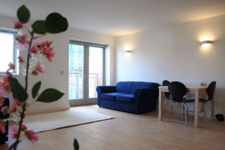 3 bedroom apartment to rent - Photo 2