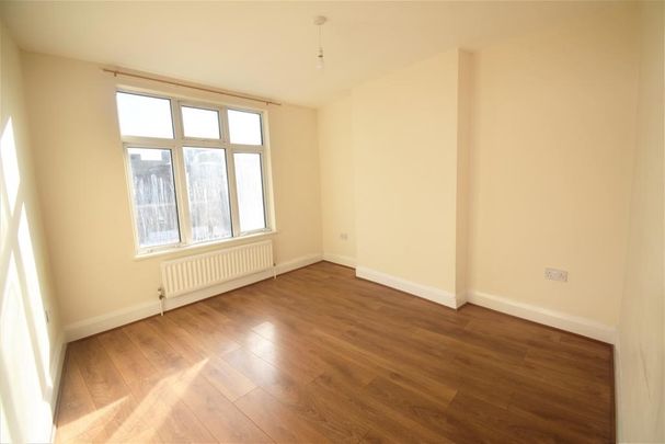 4 bedroom flat to rent - Photo 1
