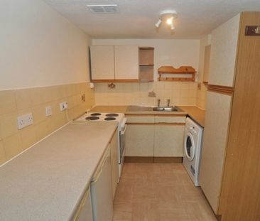 Terraced House to rent on - Photo 5