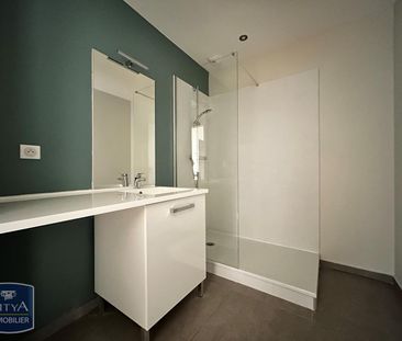 Location Appartement 3 pièces 69m² FONTENAY LE COMTE 85200 - Photo 4