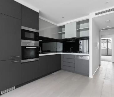 Three level townhouse, direct street access from Alice Lane - Photo 3
