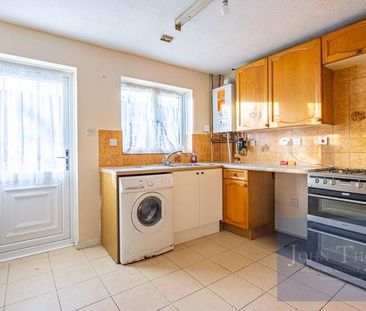 4 bedroom detached house to rent - Photo 6