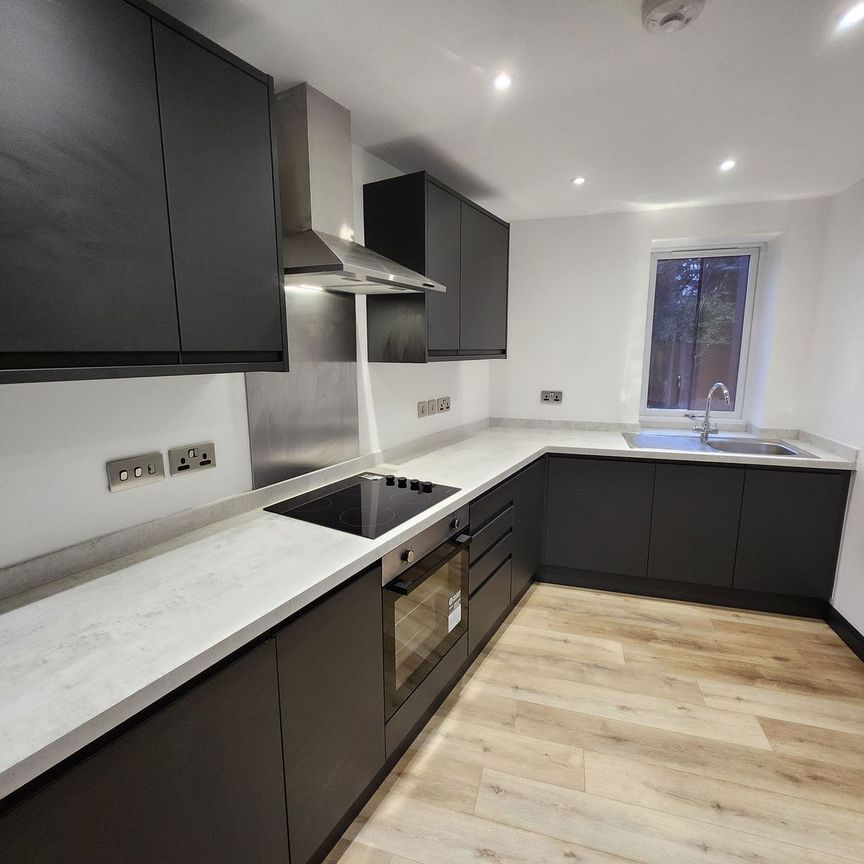 200 Stourbridge Road, Stourbridge, DY9 7BU - Photo 1