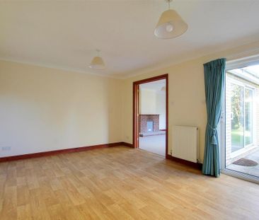 4 bedroom bungalow to rent - Photo 2