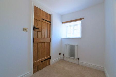 2 bedroom character property to rent - Photo 5