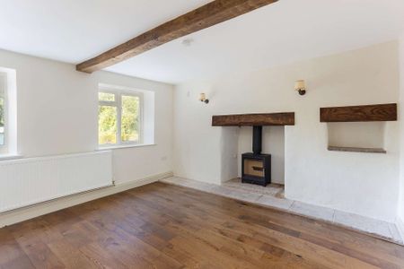 An idyllic newly refurbished three-bedroom cottage located within the Kentchurch Court Estate deer park, one of the oldest in the country, offering the perfect - Photo 4