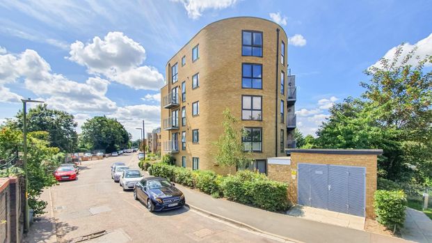 Smeaton Court, Evron Wharf, Hertford - Photo 1