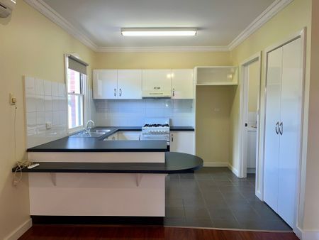 MODERN APARTMENT IN THE HEART OF FITZROY NORTH! - Photo 3