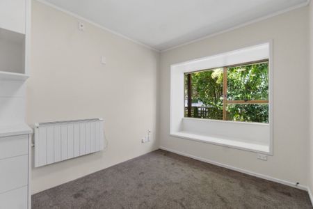 Stunning Newly Renovated 1-Bedroom Apartment in the Heart of Mt Albert - Photo 4