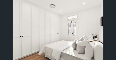 CLASSIC HOME EMBRACING A SMART MODERN DESIGN - Photo 2