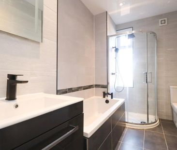 4 bedroom end of terrace house to rent - Photo 1