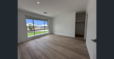 A house with the WOW factor! - Photo 2