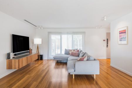 Freshly Updated Living in an Ideal Belmont Location - Photo 2