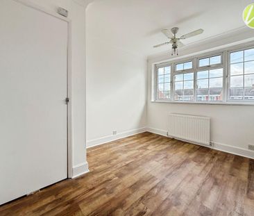 3 bedroom end of terrace house to rent - Photo 4