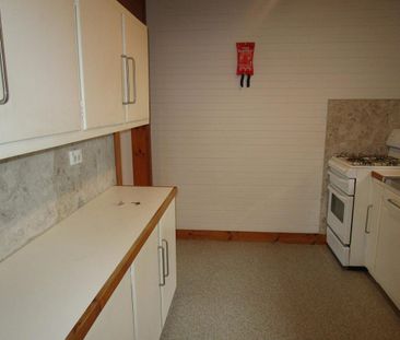 Lovely home in great suburb - Photo 3