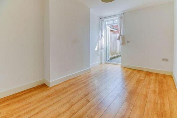 2 bedroom property to rent - Photo 1