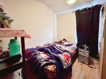 4 bedroom terraced house to rent - Photo 3